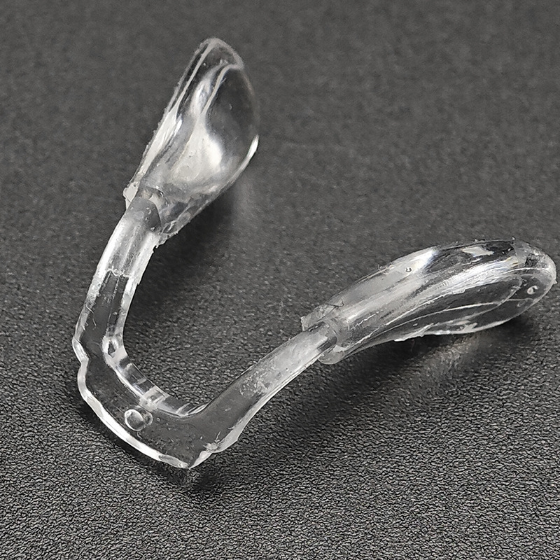 メガネの部品の連体の鞍のU形の鼻はシリカゲルのプラスチックを支えて一体にねじ式の八の字の子供の托葉を挿入します。|undefined