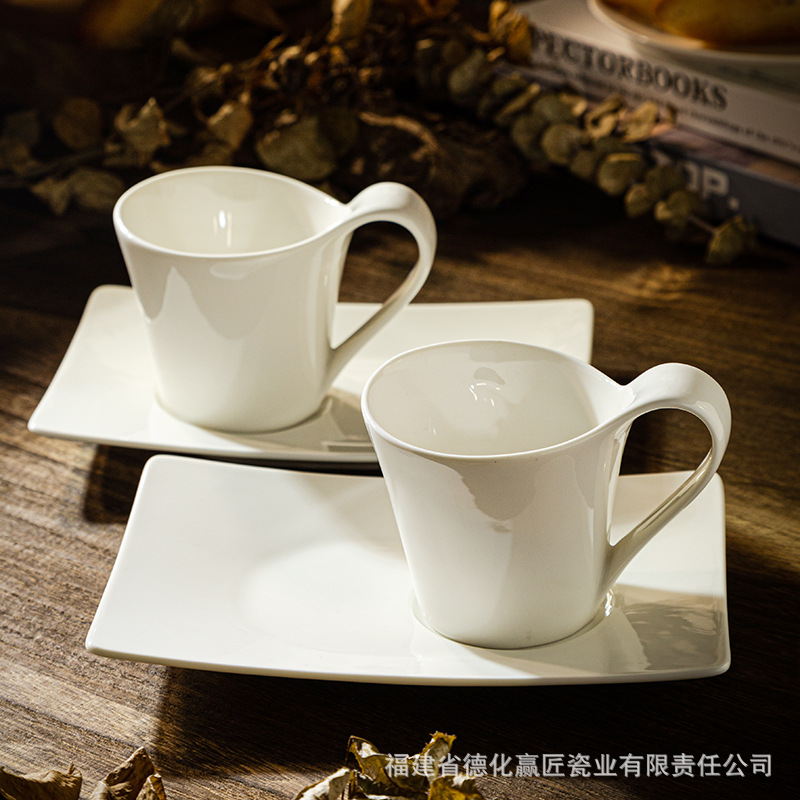 Comercio exterior transfronterizo cubiertos de cerámica de alta calidad estilo europeo simple tazas de café platos set de cerámica italiana taza de concentrado comercial