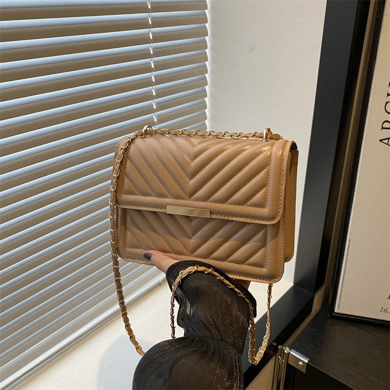 Simple y popular bolso de moda coreano 2024, otoño nuevo bolso cuadrado debajo de la axila, bolso de hombro de bordado popular este año