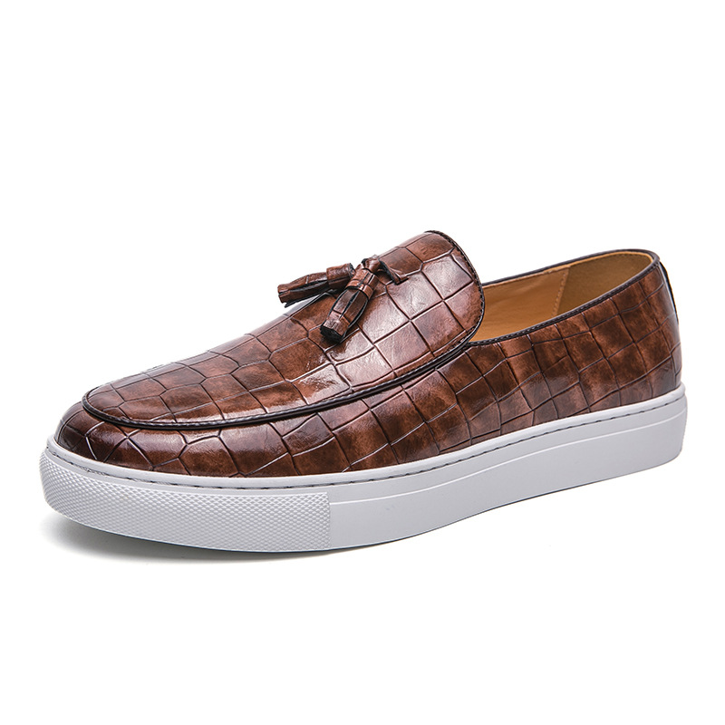 Amazon tamaño extra grande 47 zapatos de hombre mocasines de borla patrón de cocodrilo estilo británico zapatos de cuero casuales estación europea zapatos de tablero de los hombres