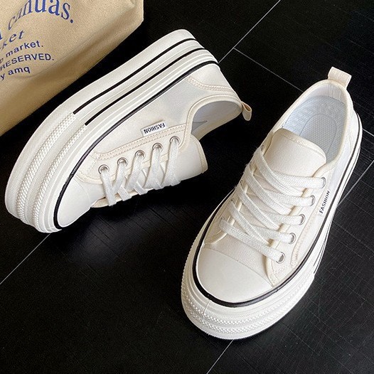 Nuevos zapatos de tablero transpirables para mujeres con suelas gruesas y zapatos de lona de aumento de altura zapatos deportivos y casuales