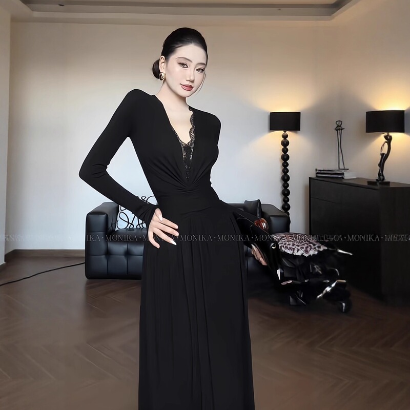 Beautiful Long-Sleeved Dress for Early Autumn, Women's Lace Patchwork Pure Desire Style V-Neck Long Skirt with a Large Hem, A-Line Skirt Beautiful Long-Sleeved Dress for Early Autumn, Women's Lace Patchwork Pure Desire Style V-Neck Long Skirt with a Large Hem, A-Line Skirt