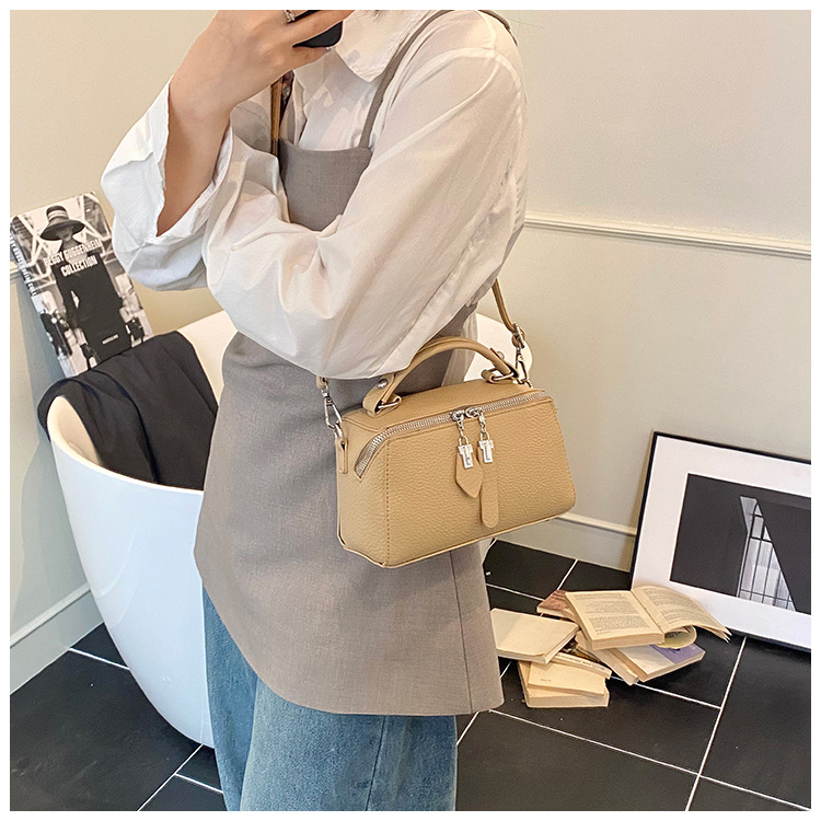 Korean retro fashion hand-held box bag for women 2025 new trendy and versatile small square bag, a niche and simple crossbody bag undefined