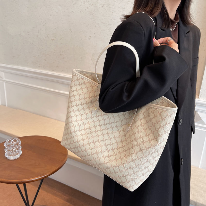 High-end Large-capacity Bag Niche Versatile Commuter Bag Women 2023 New Trendy Texture Portable Tote Bag Large Bag_voghion.com
