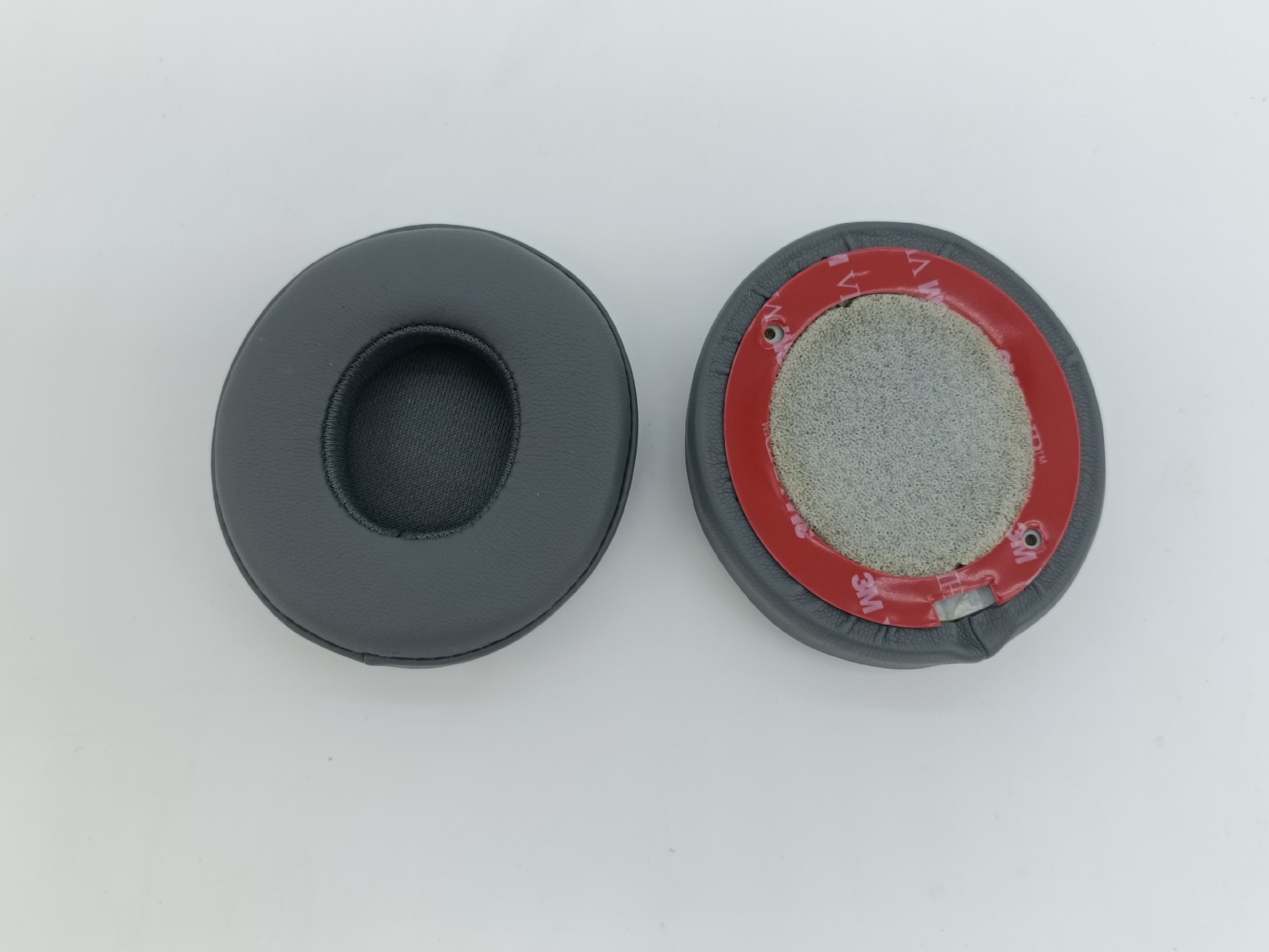 Piel de proteína gris oscuro con embalaje