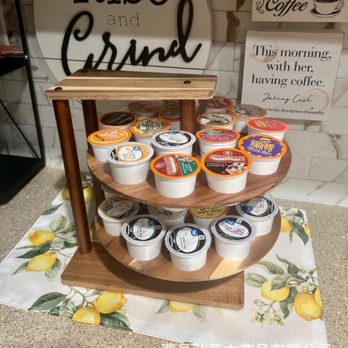 Soporte de café de madera, encimera, soporte de almacenamiento de cápsulas de café, gabinete de estación de café giratoria de doble capa, soporte de almacenamiento de madera maciza