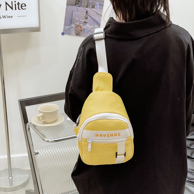 Bolso de pecho para niños y niñas de color de contraste de moda coreana, deportes de ocio, letras de estilo occidental, bolso de mensajero para niños, nuevo bolso para niños