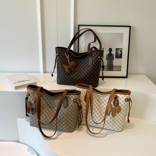 Large-capacity bag for women in autumn and winter new fashion commuter shoulder bag retro printed European and American handheld tote bag