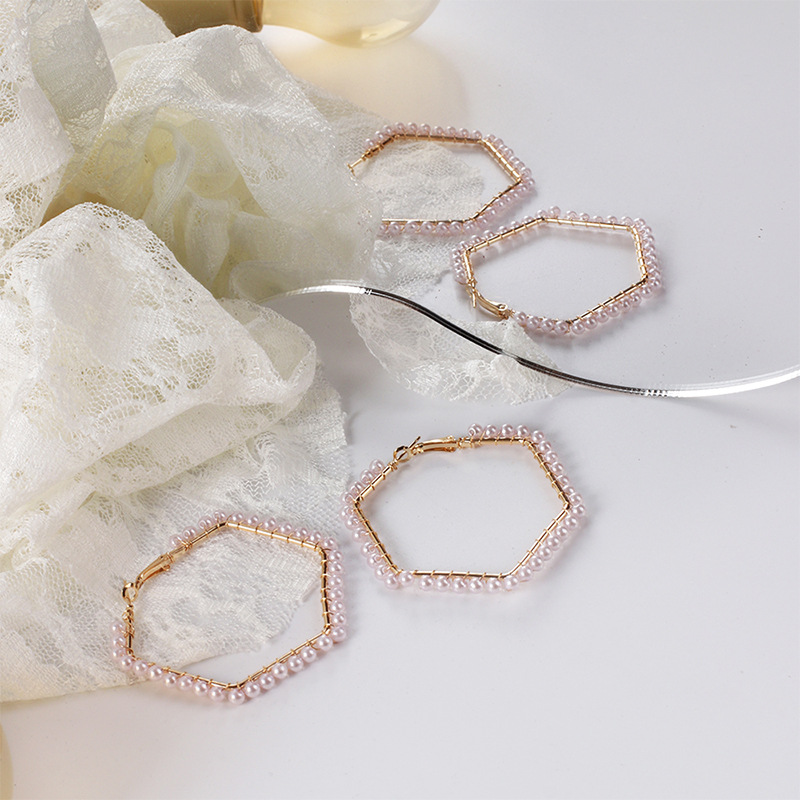 5g Weight Earrings Classification Wedding, Travel Occasion Women'S Gender Ethnic Style Style Gold Color Fashion Geometric Hexagonal Pearl Alloy Earrings Wholesale 1