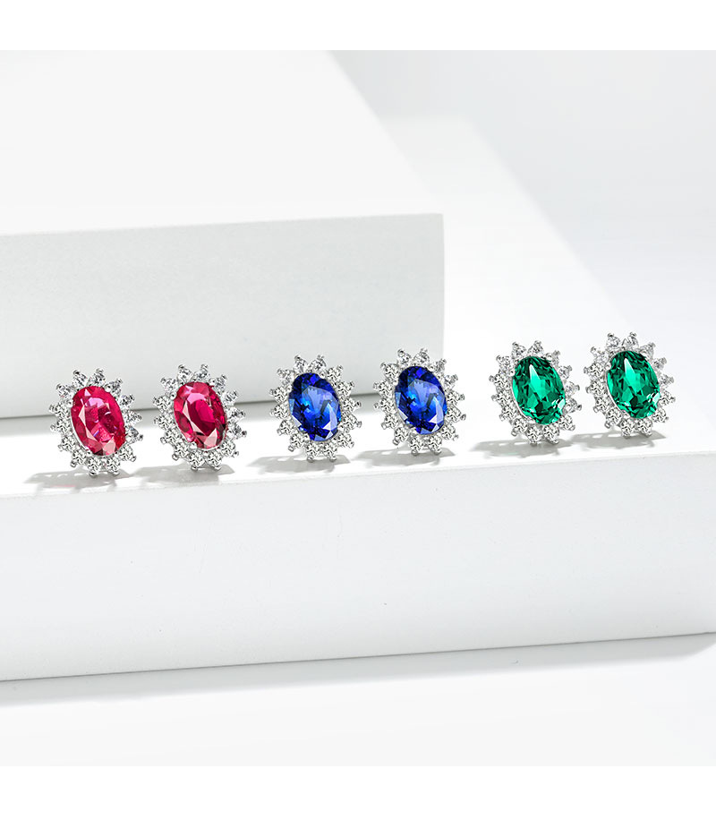 1 Pair Elegant Oval Copper Inlay Zircon Ear Studs display picture 1