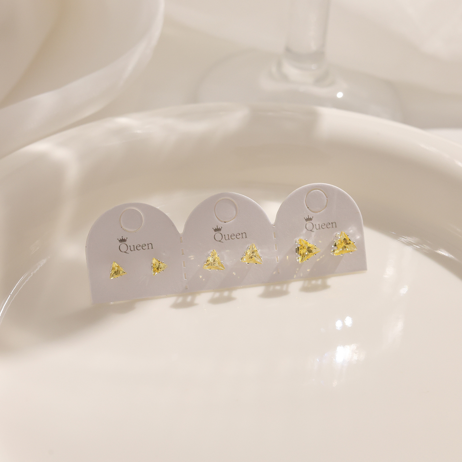 Juego de pendientes de aguja plateados, sencillos y compactos para mujer, pendientes geométricos en forma de corazón, bonitos, dulces y versátiles, venta al por mayor para puestos de mercado