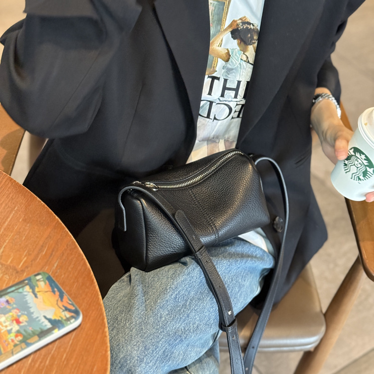 2025 Women's Toast Bag Genuine Leather White Small Shoulder Bag Commuter Underarm Bag Crossbody Pillow Bag Pure Cowhide - Thumbnail 3