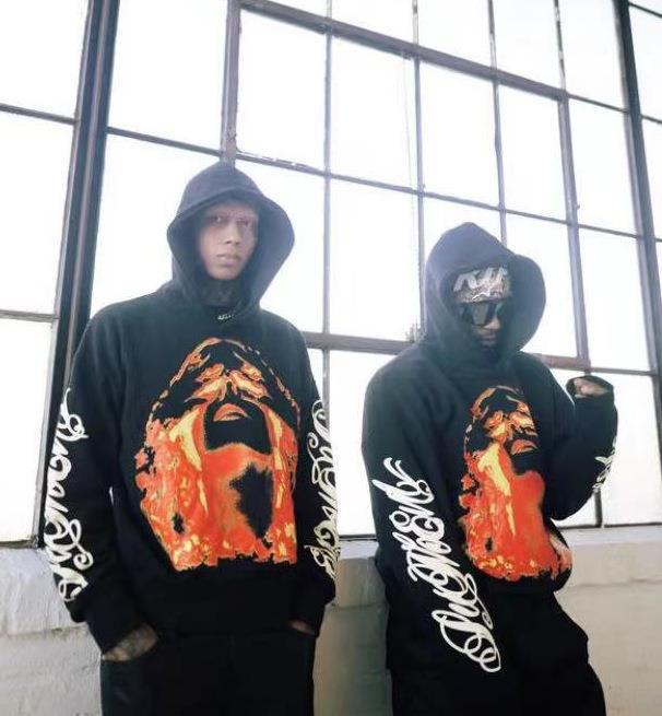 Jaqueta de algodão puro Travtt com a marca Kirin, modelo "arm flame purgatory", para casais._voghion.com