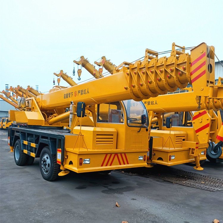 4吨三轮小吊车  济宁厂家高品质4吨三轮小吊车