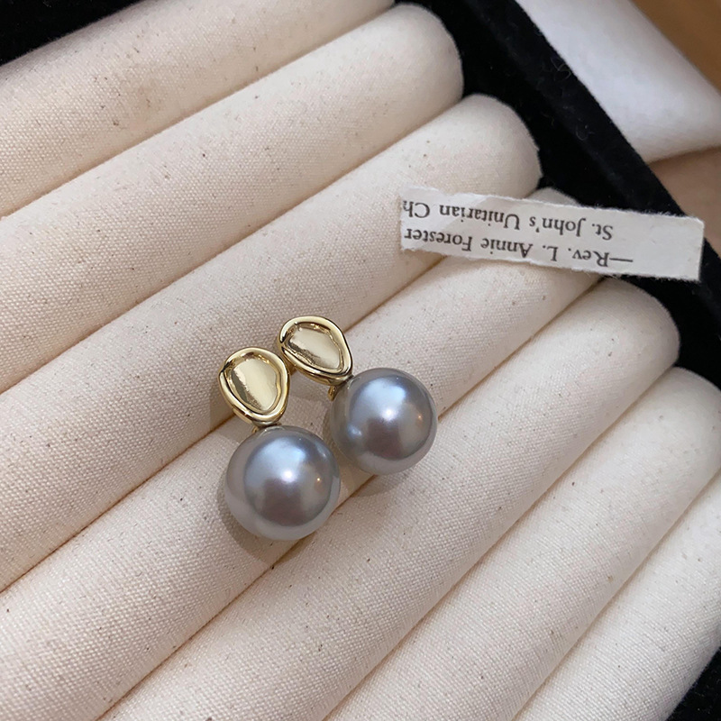 Pendientes de perlas de diamantes con aguja de plata galvanizada en oro real Pendientes de temperamento de lujo ligero retro francés Pendientes de todo fósforo de alta calidad mujer
