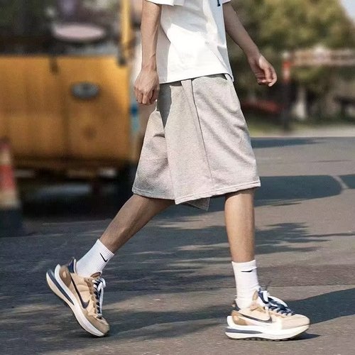 Five-Quarter Pants: Youthful Spring/Fall Casual Wear for Men – Simple, Loose-Fit Design from a Trendy Streetwear Brand