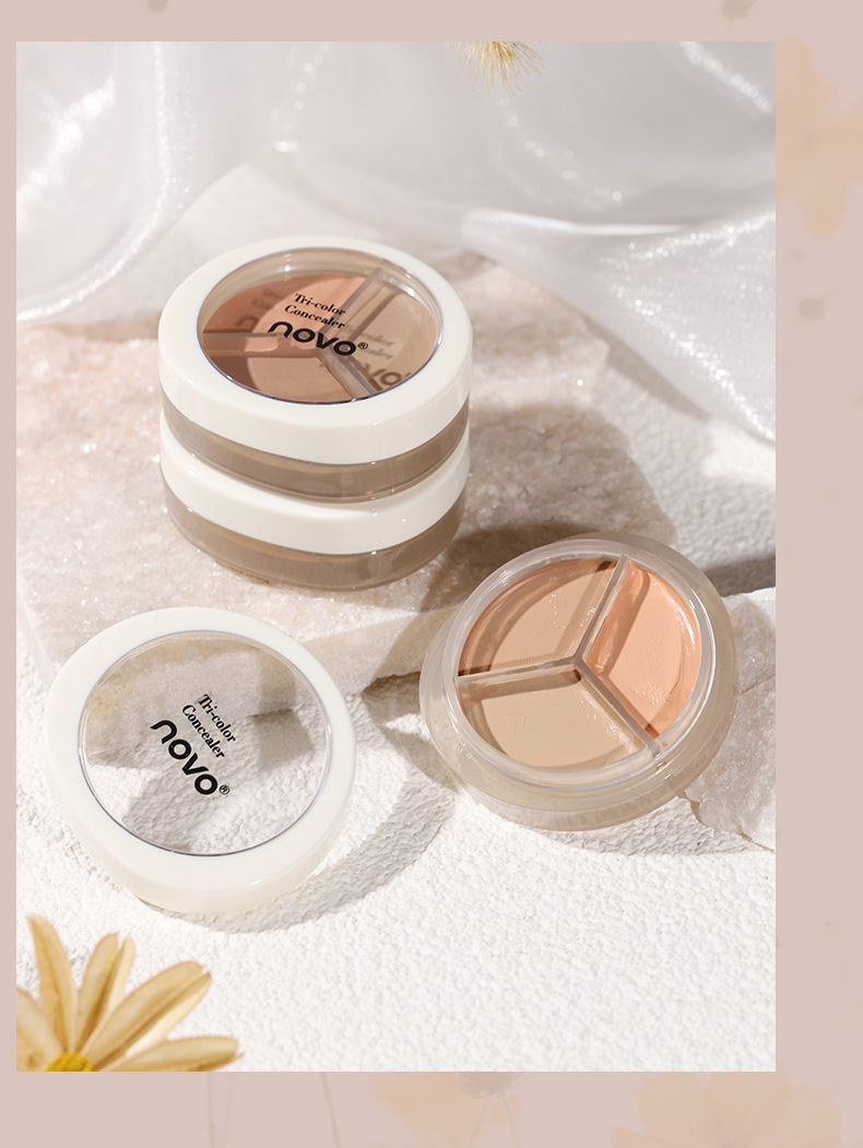novo Pure and Light Three-Color Concealer Hydrates and moisturizes without powder clog, covering acne marks, spots and tear troughs. Concealer palette undefined