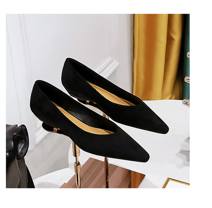 Täglicher einfacher Komfort Wildleder spitzer flacher Mund niedriger Absatz Schrägabsatz Einzelschuhe Damen Einzelschuhe_voghion.com