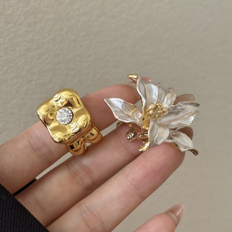 金白撞色滴釉郁金香花朵小香风戒指 INS高级感方形镶锆石宽版指环|undefined