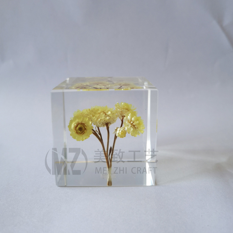 东莞工厂制作亚克力填充花朵 水晶胶封装干花 树脂浇注蜡菊花展示