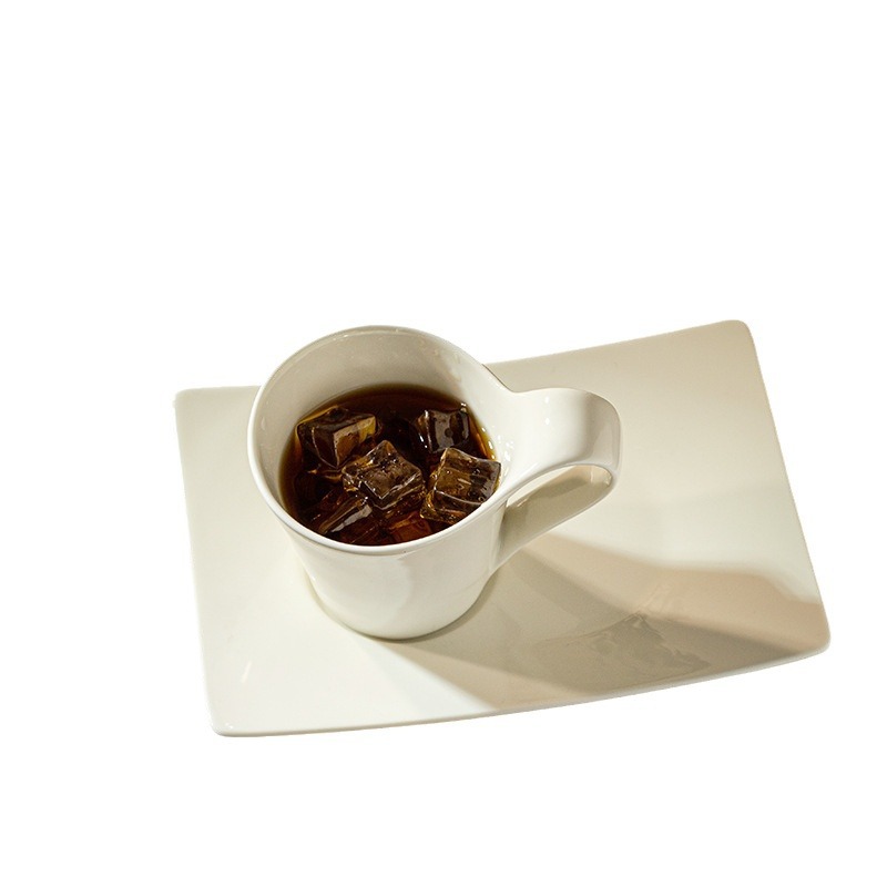 Comercio exterior transfronterizo cubiertos de cerámica de alta calidad estilo europeo simple tazas de café platos set de cerámica italiana taza de concentrado comercial