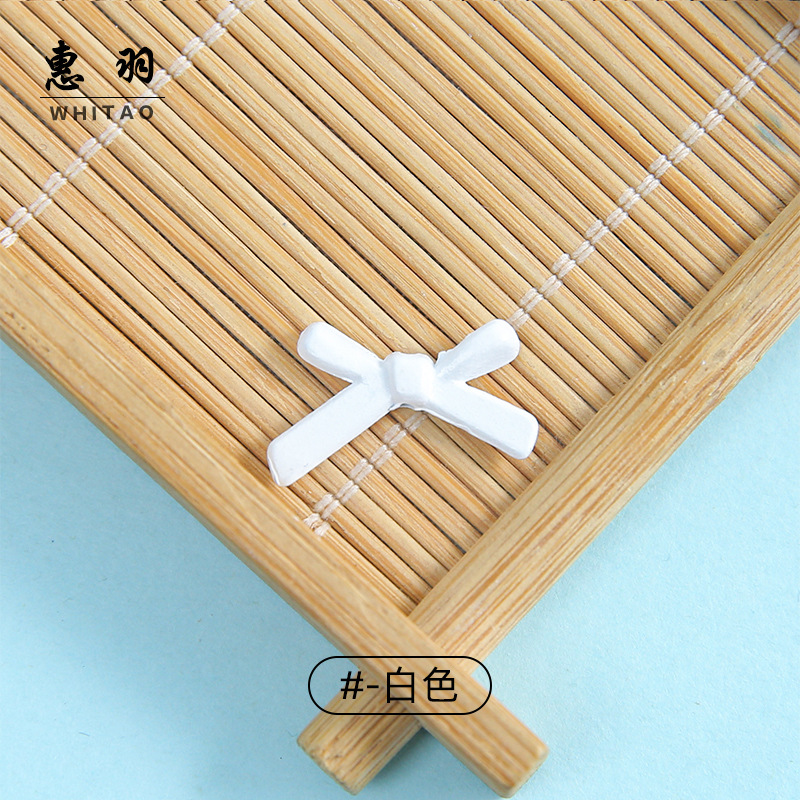 With bow, white, small
