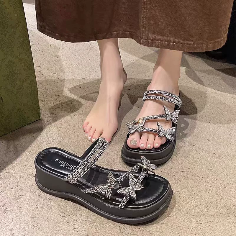 Элитные летние босоножки с камнями 2025 года, новая мода в стиле феи, на платформе с толстой подошвой, с юбкой.