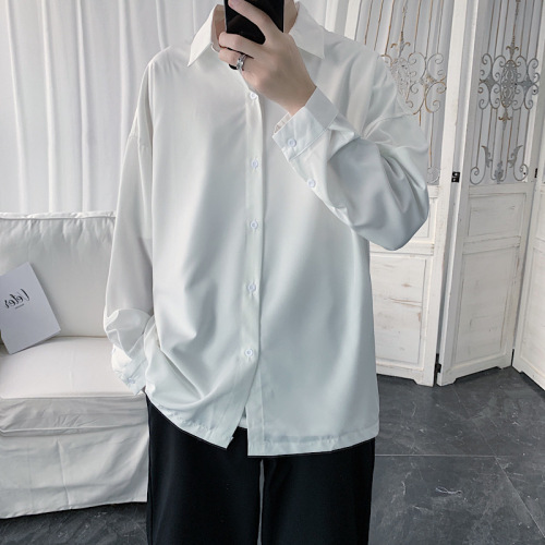 A long-sleeved shirt with a relaxed fit, featuring a stylish autumn streetwear design, perfect for men with a Hong Kong-style casual look, suitable for couples.