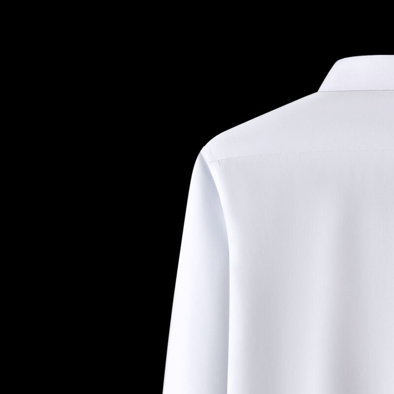 新商品の男子学生は無料でビジネスをしています。正装100本の男性半袖職業服の格子のストライプのシャツを着ています。|undefined