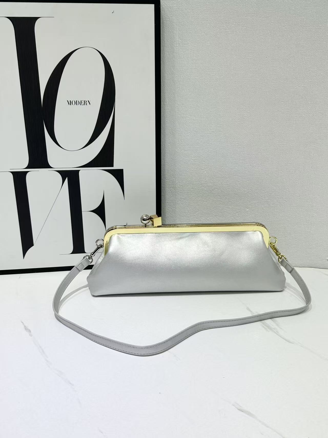 Hot-Selling French Plain Weave Baguette Shoulder Bag Elegant Luxury Evening Handbag Trendy Versatile Women's Bag - Thumbnail 6