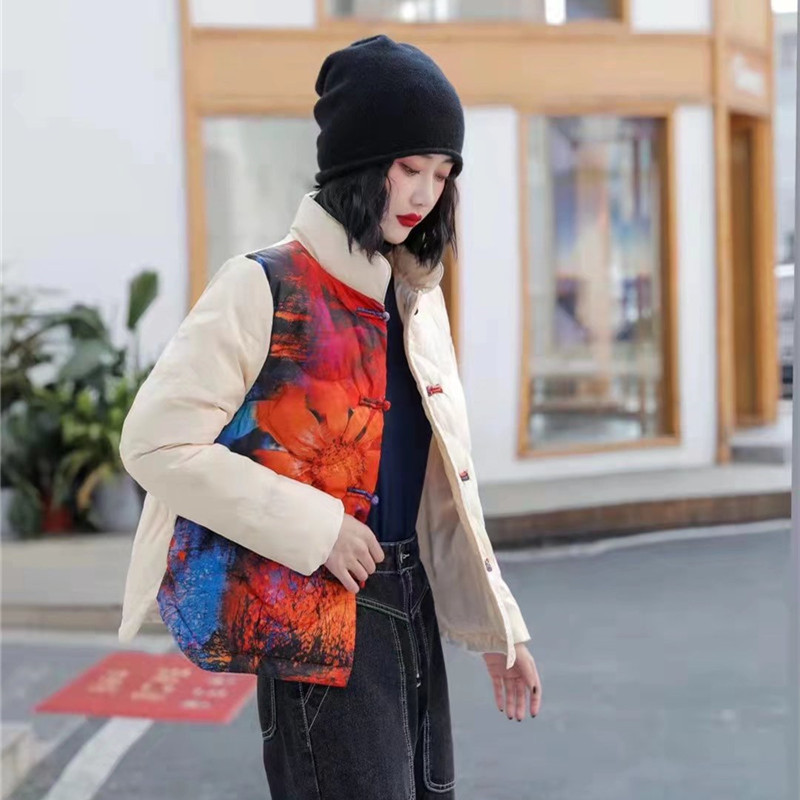 짧은 경량 다운 재킷 여성용 겨울 작은 디자인 감각 중년 및 노인 어머니의 중국 스타일 프린트 재킷