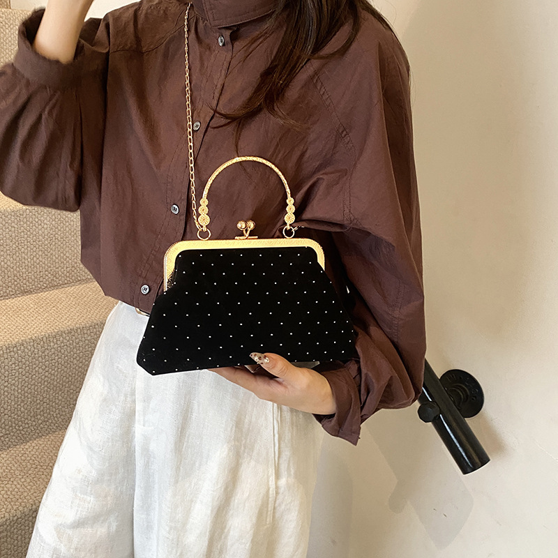 Clip, estilo de temperamento de alta gama, bolso pequeño portátil, bolso de vestido de cena para mujer, cadena de moda, bolso de concha de mensajero de un solo hombro