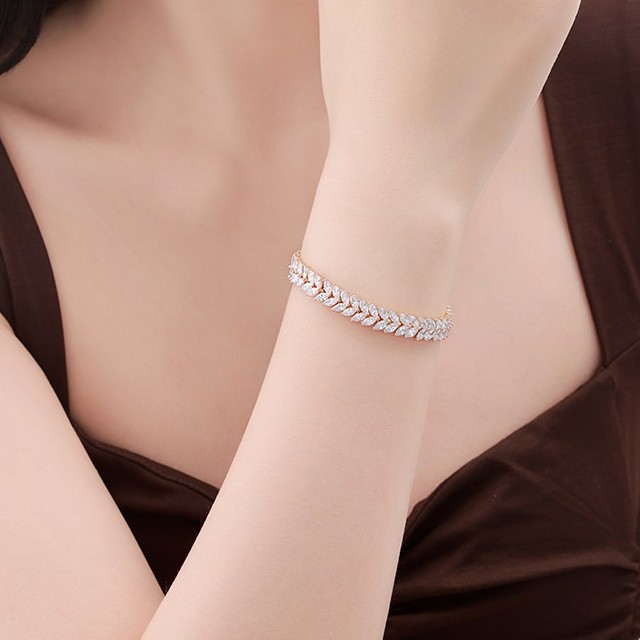 Xuping ligero lujoso nicho de diseño sensación de pulsera de oreja de trigo para mujeres gemas artificiales serie de joyas de moda elegante
