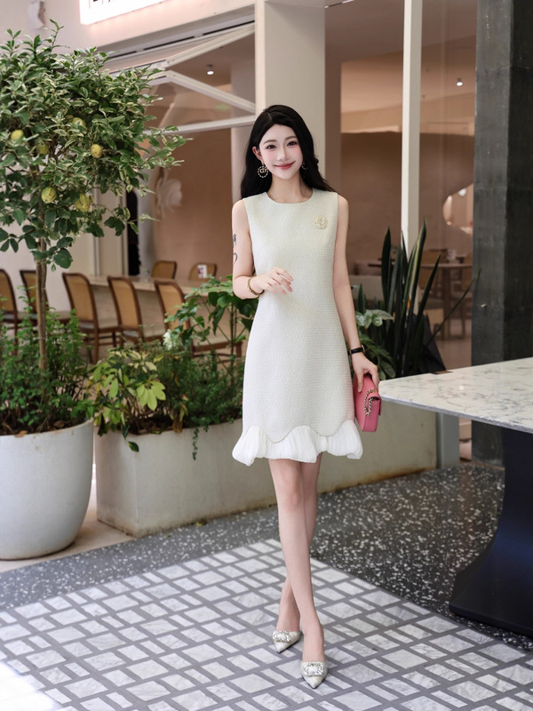 2025年夏季新款女装欧美风无袖连衣裙圆领设计优雅大方温柔气质裙|undefined