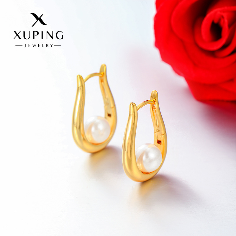 Xuping Europa y los Estados Unidos transfronterizos imitación de perlas de geometría en forma de U chapado en 24k color ligero lujoso temperamento simple orejas para mujeres