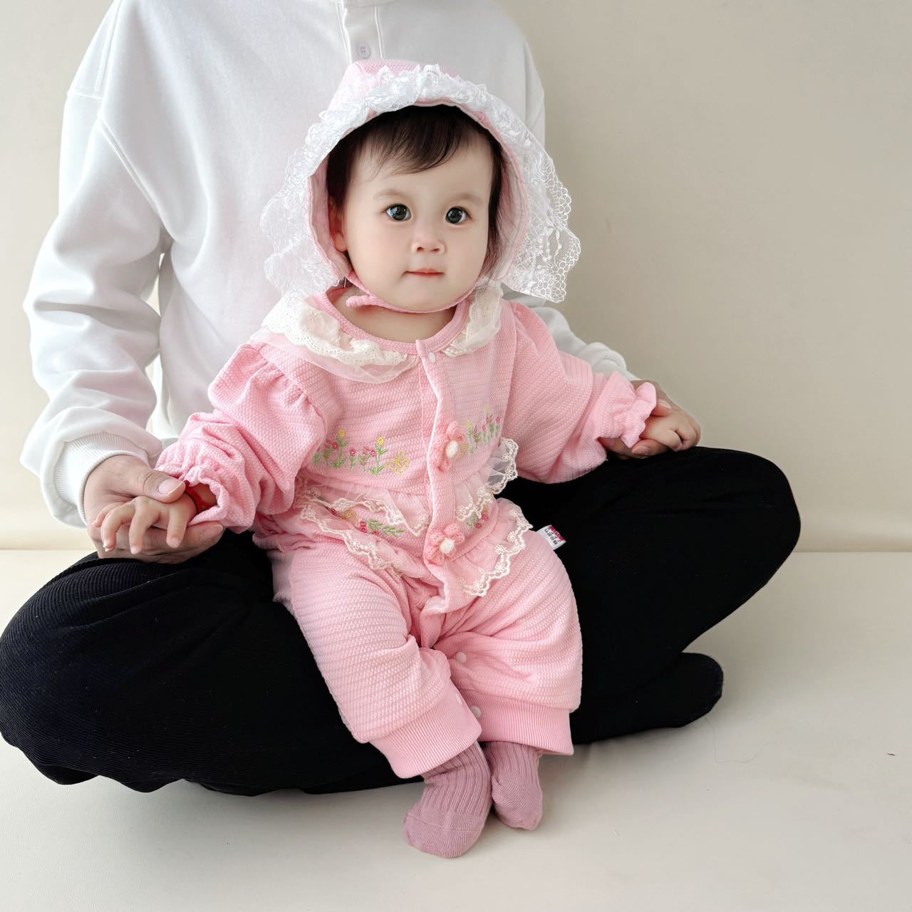 Primavera y otoño versión coreana de estilo princesa infantil, estilo occidental, mameluco de una pieza con capucha, vestido de cien días de luna llena para niñas