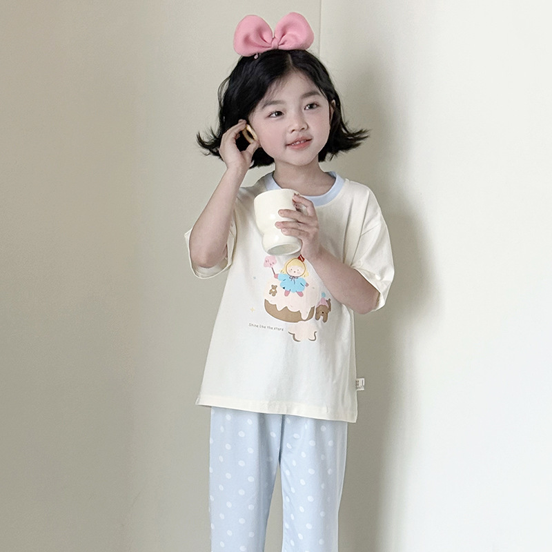 子供の夏の部屋の服のセットの男女の子供の漫画のレースの薄いタイプの半袖のパジャマのエアコンの服の親子のセット|undefined