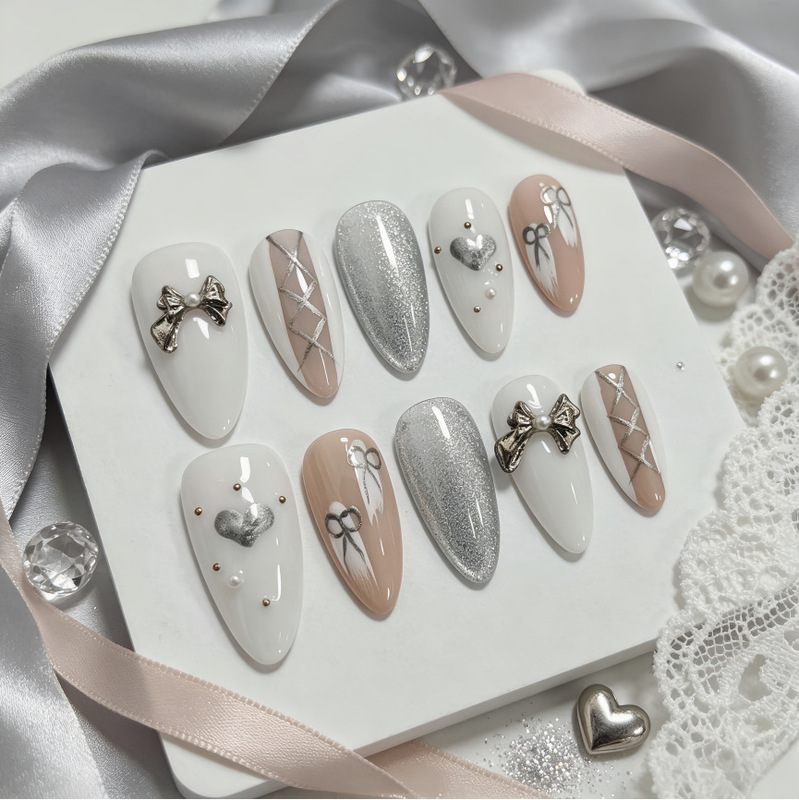 Simple cat-eye heart-shaped bow almond-shaped nails, purely handmade, wearable, short style, detachable Simple cat-eye heart-shaped bow almond-shaped nails, purely handmade, wearable, short style, detachable