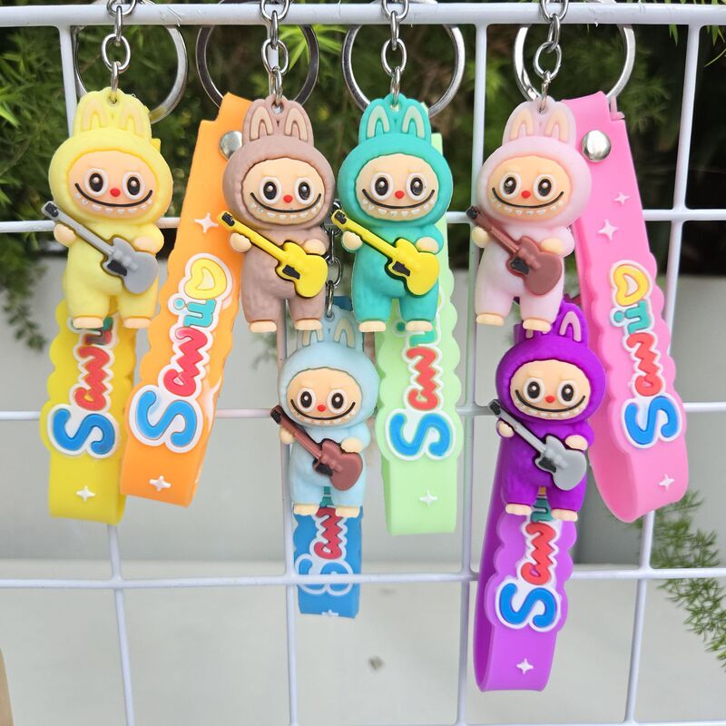 国境を越えた新しい漫画ギターを弾くラブブ羊キーホルダーペンダント学生かわいいスクールバッグキーホルダー卸売|undefined