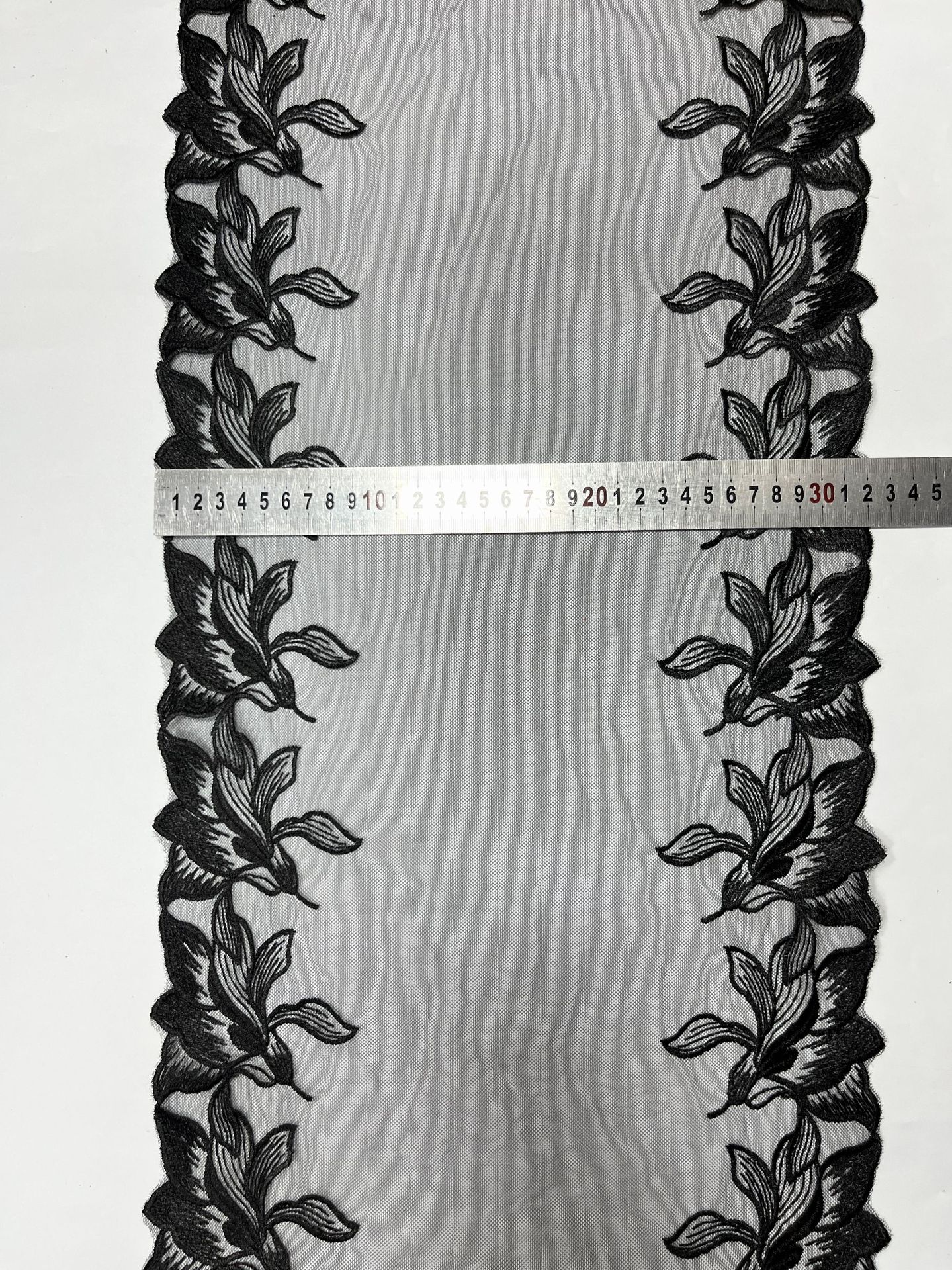 Lilium código de barras spot al por mayor textil casero decoración bordada encaje ropa interior colocado tela de malla bordada