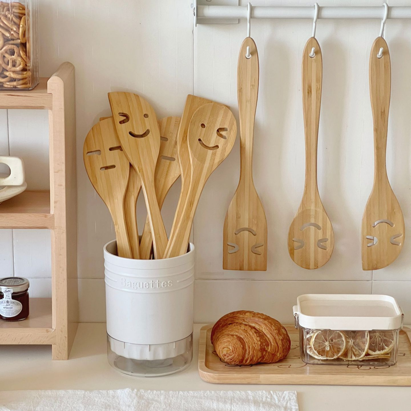 【Jade Bamboo Wood】Wooden Kitchen Spatula, Heat-Resistant Stir-Frying Spoon, Kitchen Utensil, Bamboo Spatula, Long Handle