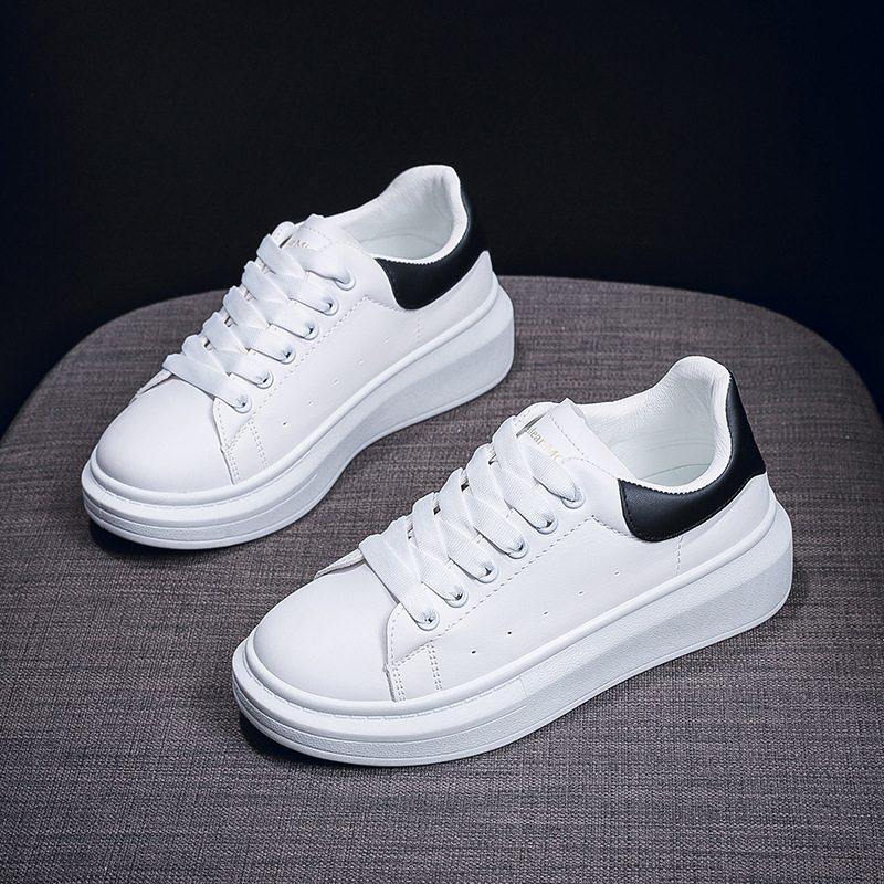 Zapatos blancos para estudiantes coreanos primavera y otoño 2024 zapatos de mujer zapatos de altura zapatos deportivos zapatos de altura zapatos de suela gruesa zapatos de moda