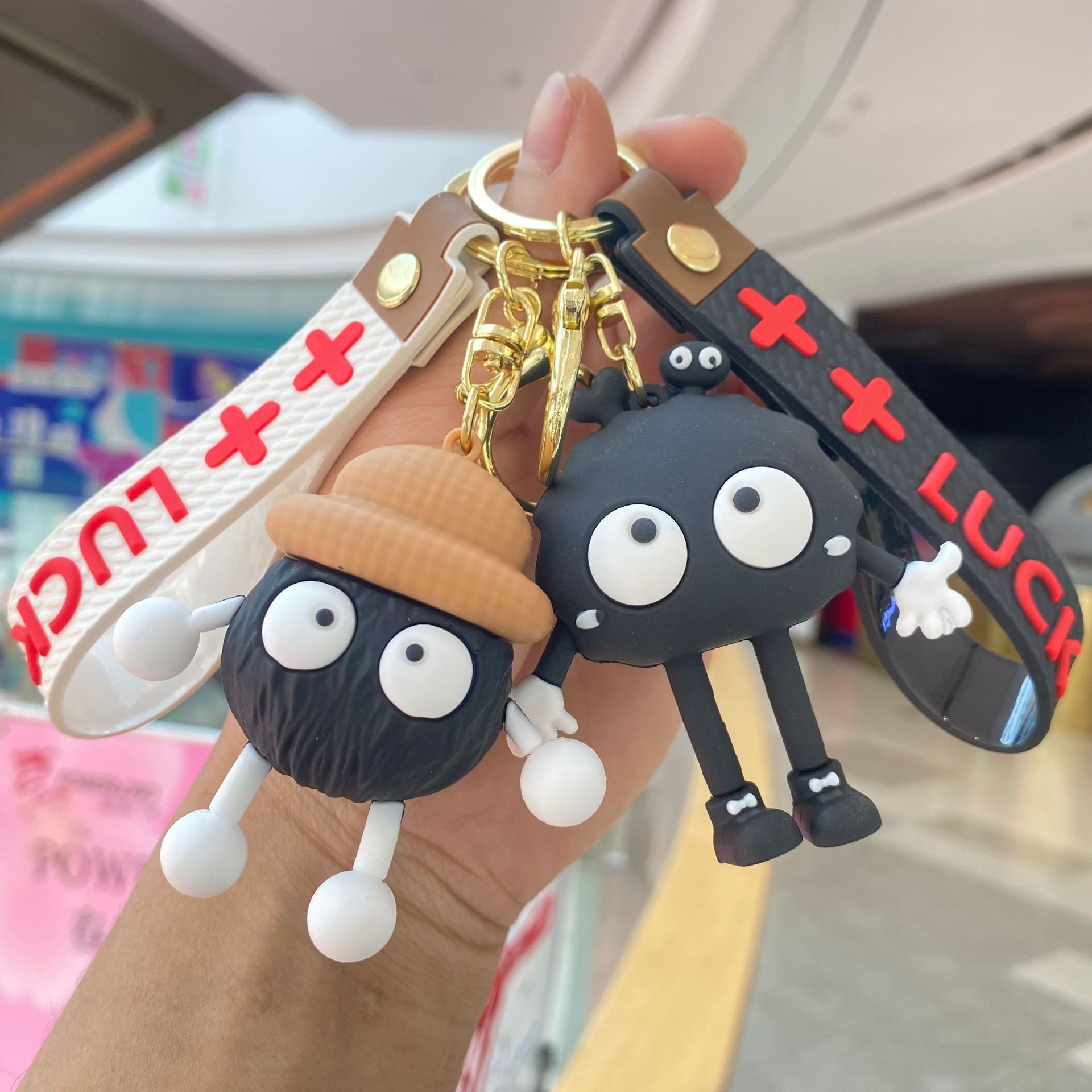 Qianhe Qianxun llavero de dibujos animados mochila colgante lindo pequeñas briquetas muñeca máquina coche regalo al por mayor