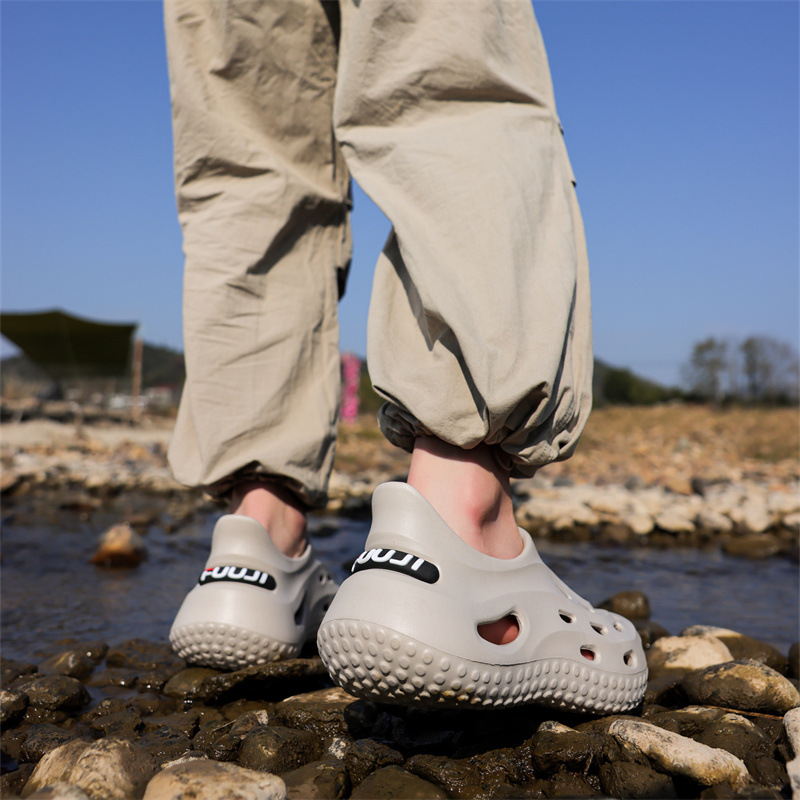 Los fabricantes envían nuevos zapatos con agujeros de verano para hombres eva transpirable, convexo, antideslizante, fuera del hogar, ocio, transfronterizo