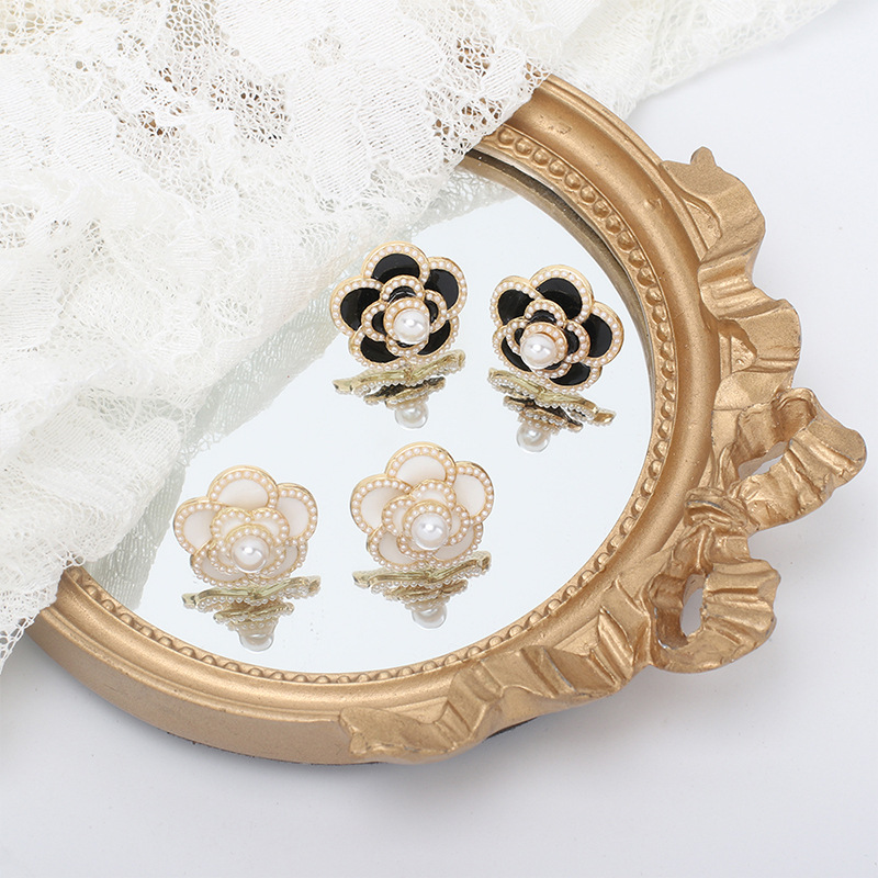 8g Weight Earrings Classification Wedding, Travel Occasion Tribal Pattern Women'S Gender White, Green, Blue, Black Color Nihaojewelry Simple Pearl Rose Stud Earrings Wholesale Jewelry 1