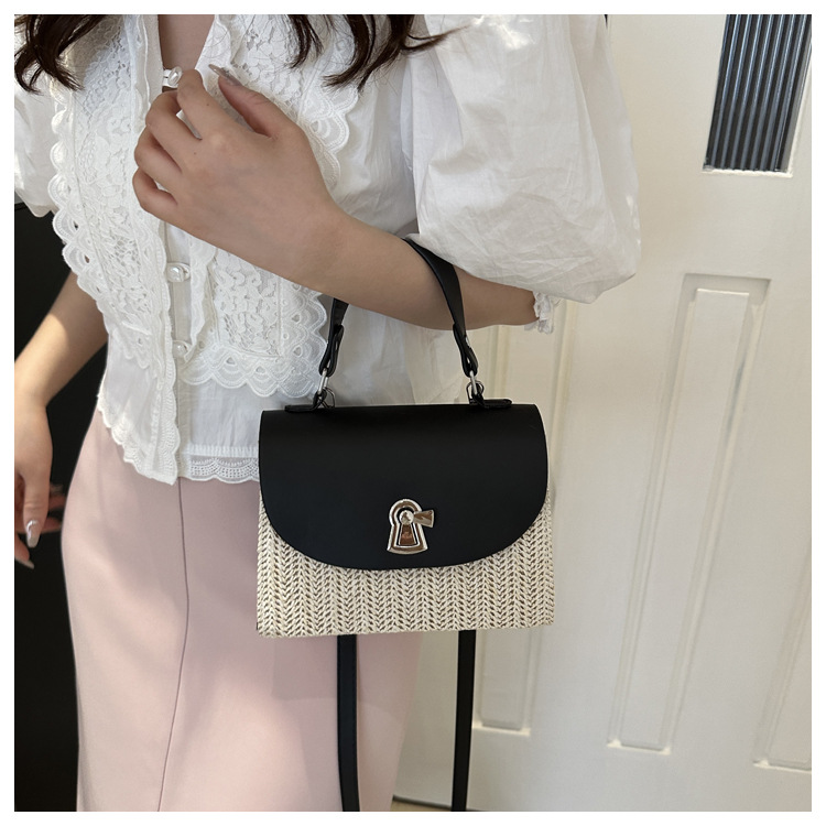 Color-Blocking-Hand-gehaltenes kleines Quadrat für Frauen 2024 neue Sommer koreanische Version modische Lock Gras gewebt lässig_voghion.com