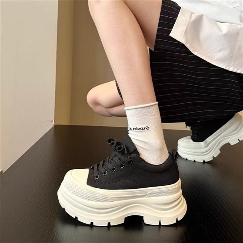 Estación europea transfronteriza, zapatos blancos de altura de suela gruesa para mujeres, nuevos zapatos de skate de tamaño pequeño para mujeres casuales