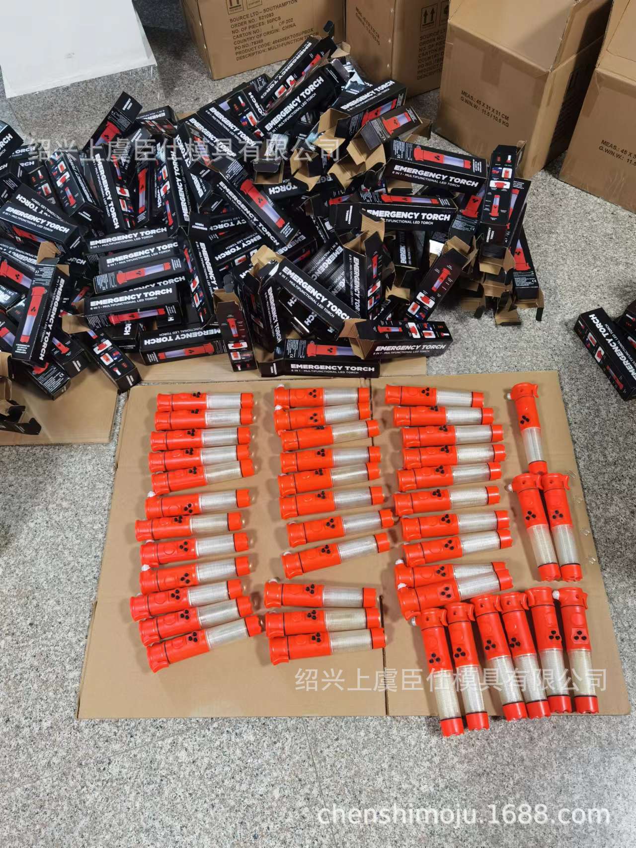 Multifunctional car flashlight, vehicle-mounted fire emergency sound and light alarm, safety hammer, six-in-one escape hammer, and window breaker