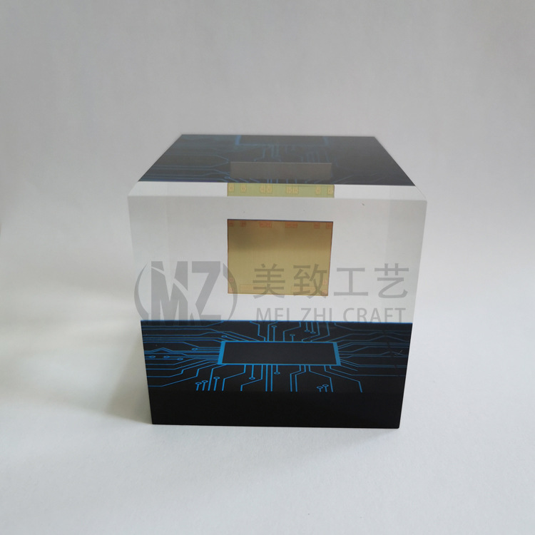 厂家制作水晶胶内填充芯片摆设 透明亚克力内藏电子晶片展示座