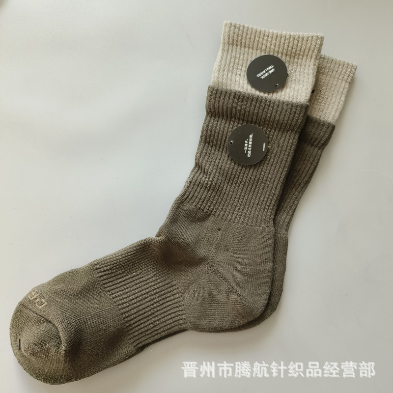 蘇万ナイキの靴下のカラーの二重は男女の中で長い筒のタオルの底のスポーツの靴下をつなぎ合わせてバスケットボールの靴下を走ります。